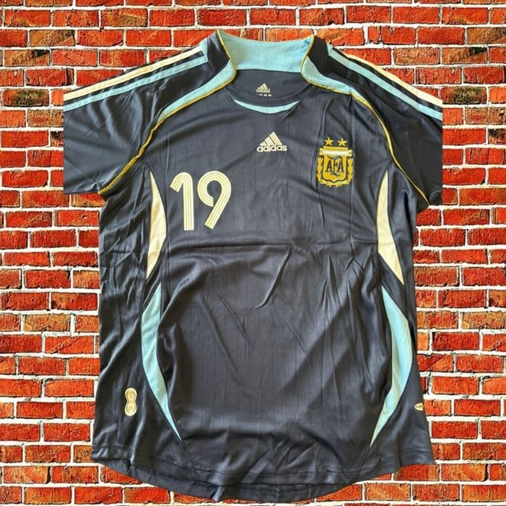 MESSI RETRO JERSEY